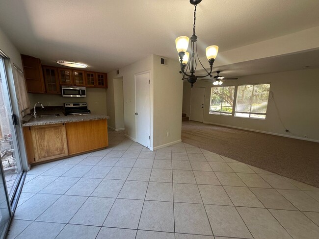 Building Photo - Updated 3 Bedroom 2 Bathroom Townhome with...