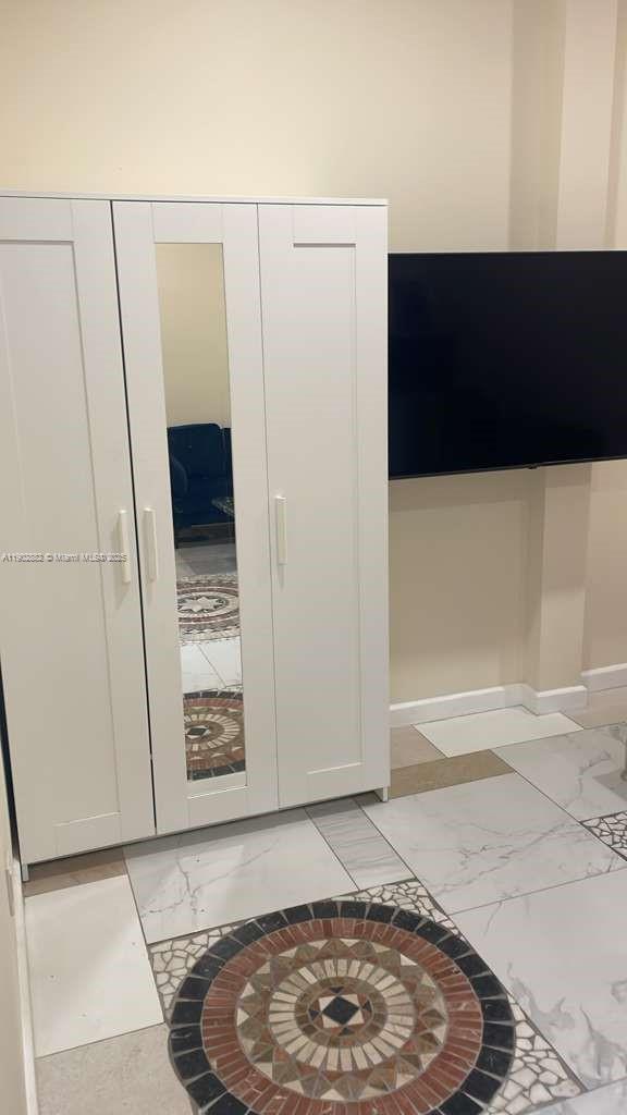 Building Photo - 1150 Normandy Dr