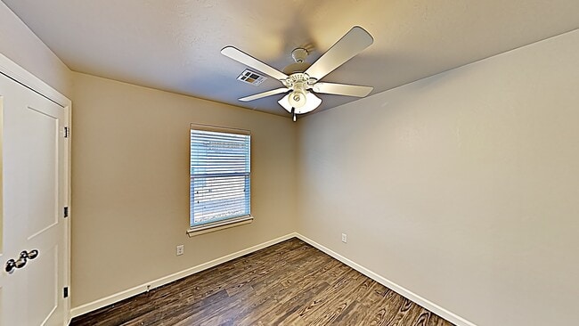 Building Photo - Great 3 Bedroom 2 Bath Duplex Near Tinker AFB