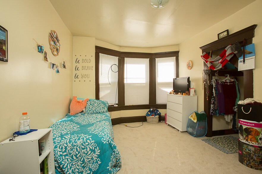 Building Photo - 2136 Summit St