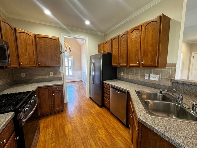 Building Photo - 181 New Hampshire Ct