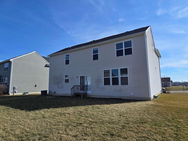 Building Photo - 140 Saddlebred Cir