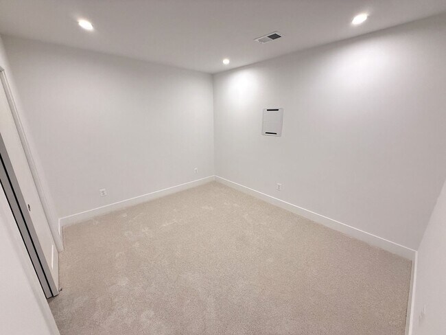 Building Photo - Brand new 4 level, 4 Bedroom Townhome with Elevator!