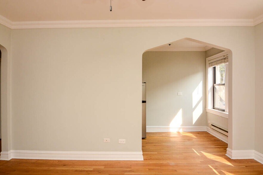 Building Photo - 4743 N Hermitage Ave