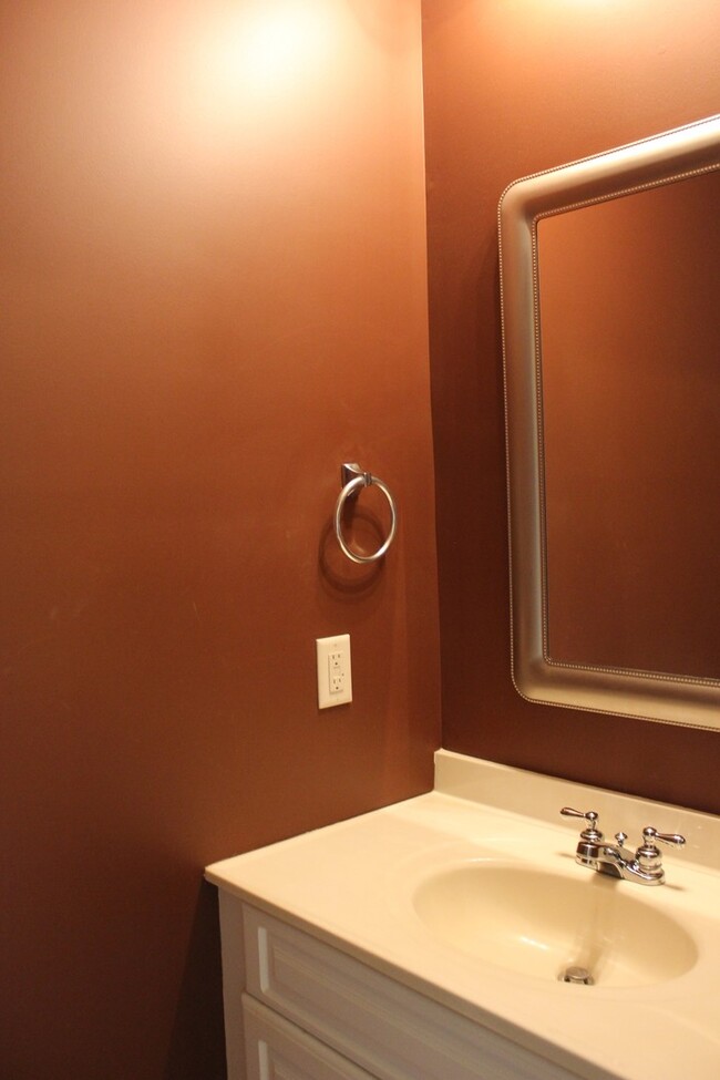 Building Photo - Townhouse for Rent in Taylor Springs