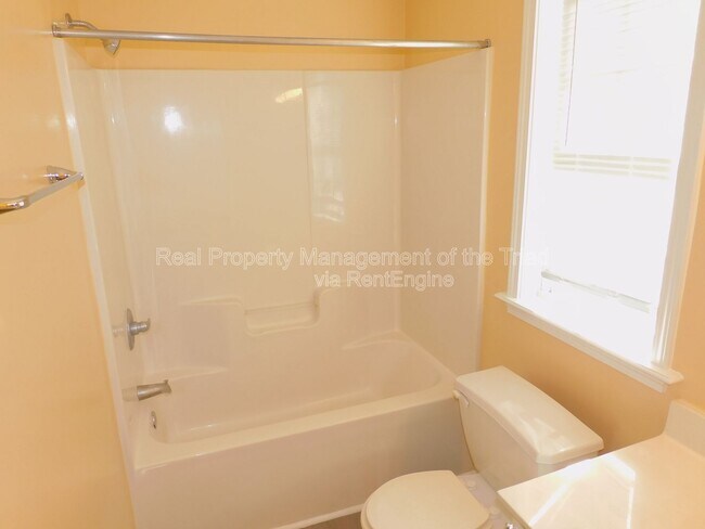 Building Photo - 4301 Edgemore Rd