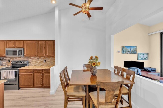 Building Photo - 8099 Cassia Dr