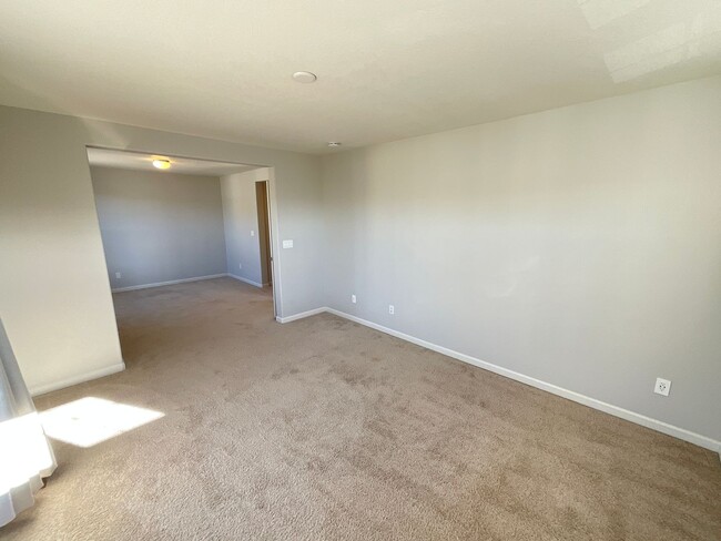 Building Photo - 2 Master Suite Townhome Available Near Voy...