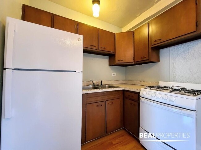 Building Photo - 0 bedroom in CHICAGO IL 60610