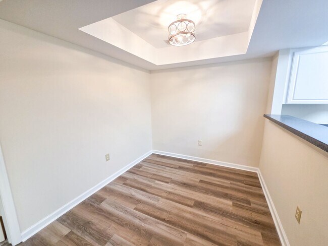 Building Photo - Stunning 2br/2bth condo in North Bethesda,...
