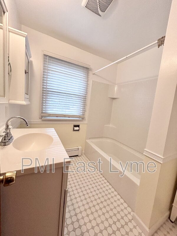 Building Photo - 22 Whitewood St