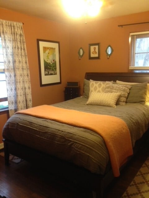 1st bedroom, has 2 closets - 213 E Vermilya Ave