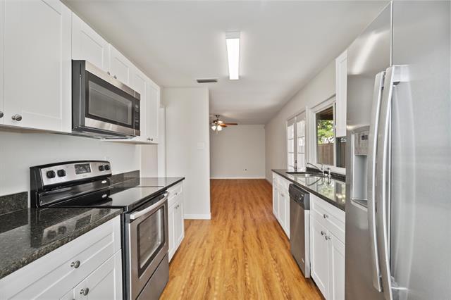 Building Photo - 3002 Lindbergh Dr