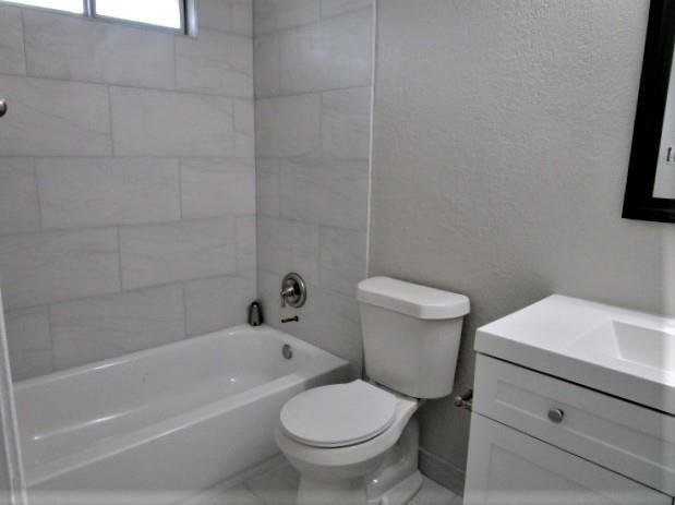 Building Photo - 852 Whitehall Dr