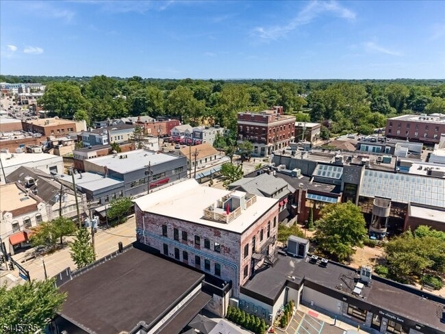 Building Photo - 35 Main St