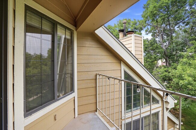 Building Photo - $1,945.95- 1 Bed, 1 Bath Updated Lofted Condo in Boulder with Central AC and In-Unit Laundry!