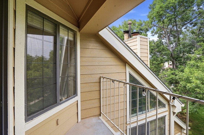 Building Photo - $2,095.95- 1 Bed, 1 Bath Updated Lofted Condo in Boulder with Central AC and In-Unit Laundry!