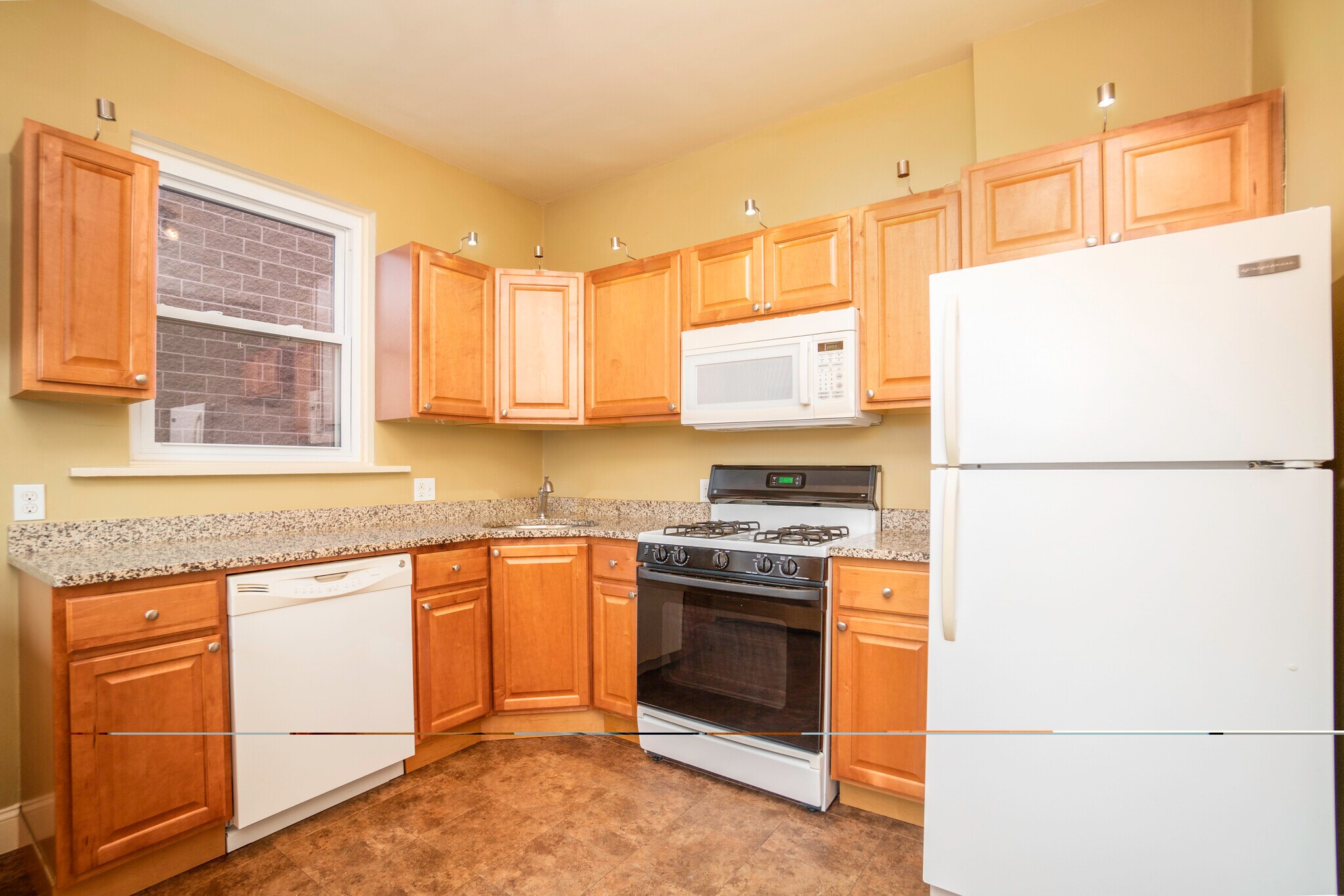 Building Photo - 4121 Davison St