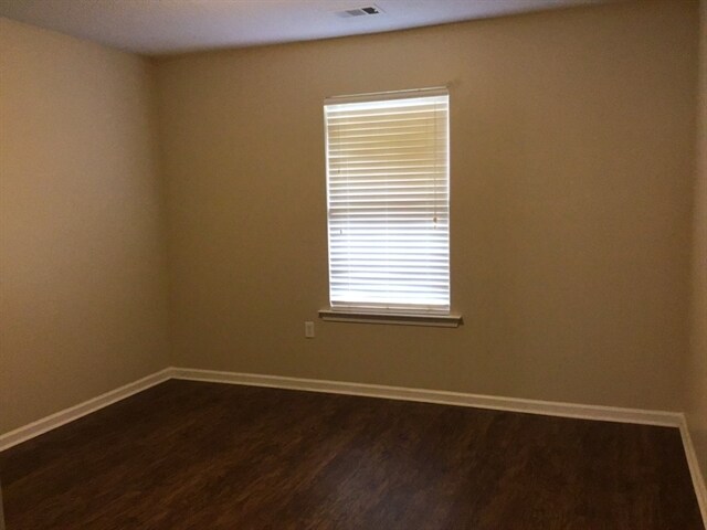 Building Photo - 15 Golden Grove Ln