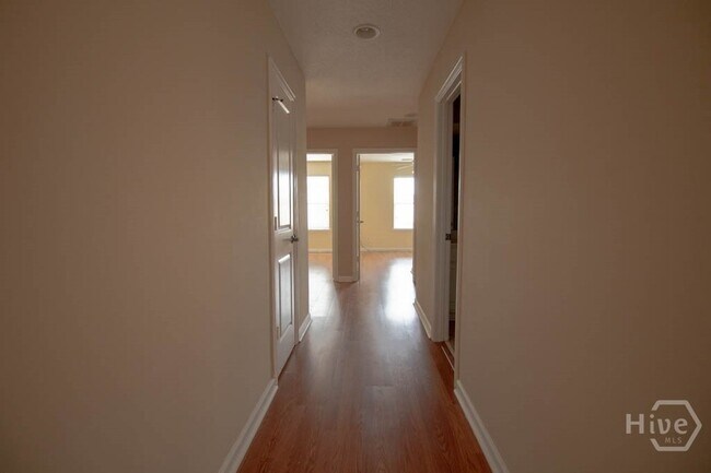 Building Photo - 127 Ventura Pl