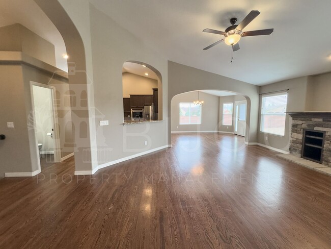 Building Photo - Large Well-Maintained Peyton Home