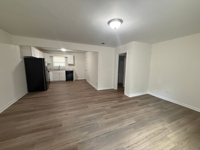 Building Photo - 345/347 Rustwood Dr