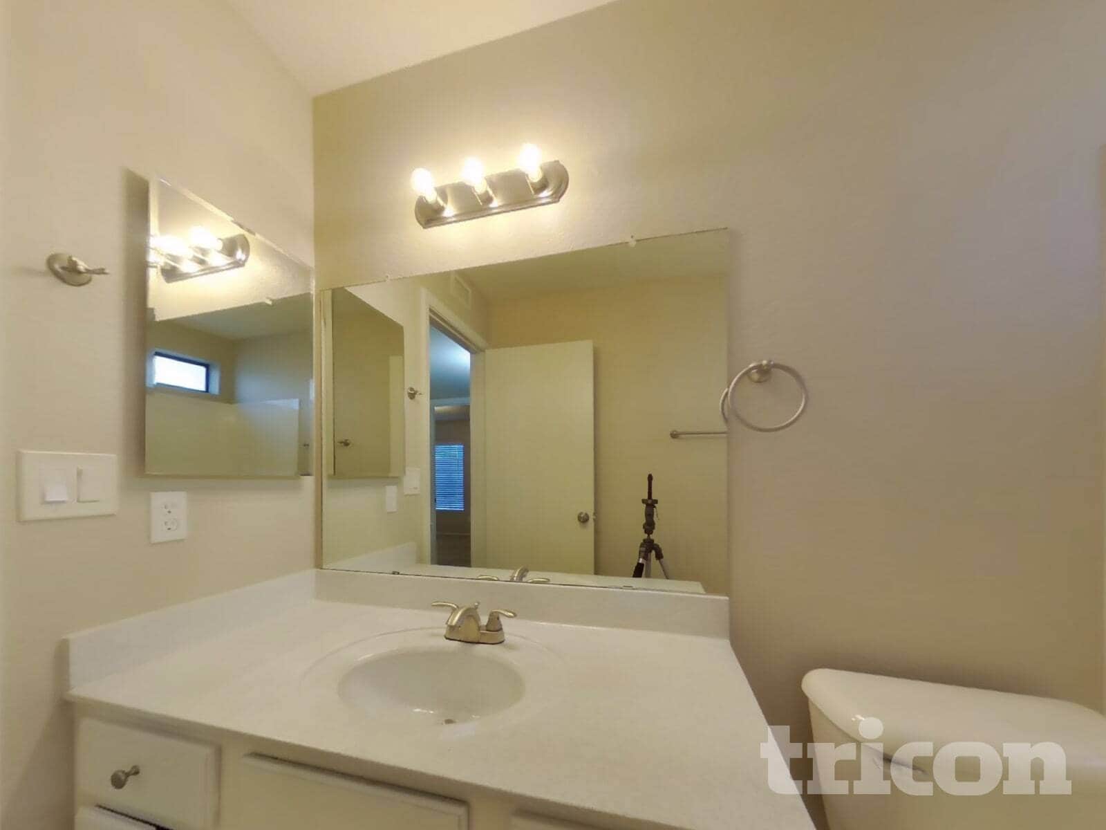 Building Photo - 7631 W Cheryl Dr