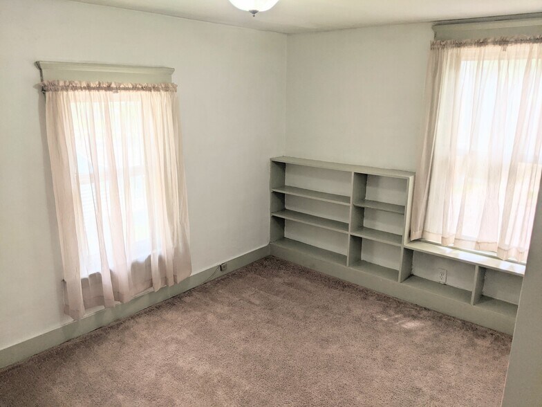 Bedroom 1 - 732 W Shiawassee St