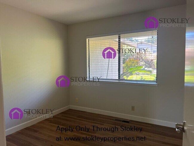 Building Photo - 4045 Rhoda Way