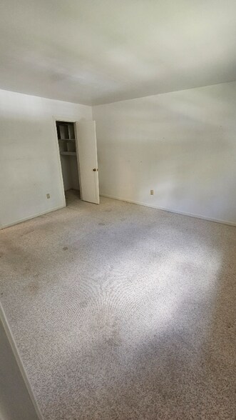 Building Photo - 118 Camelot Ct