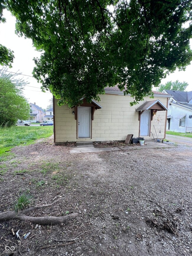 Building Photo - 730 W 9th St