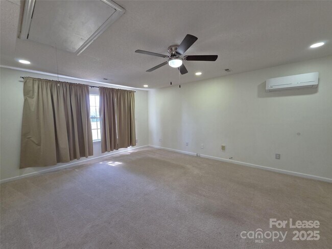 Building Photo - 7106 Spring Creek Ln
