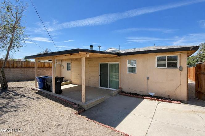 Building Photo - 44104 Carolside Ave