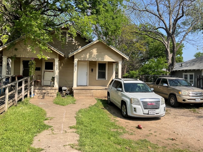 Primary Photo - 1825-1823 Reuter Ave