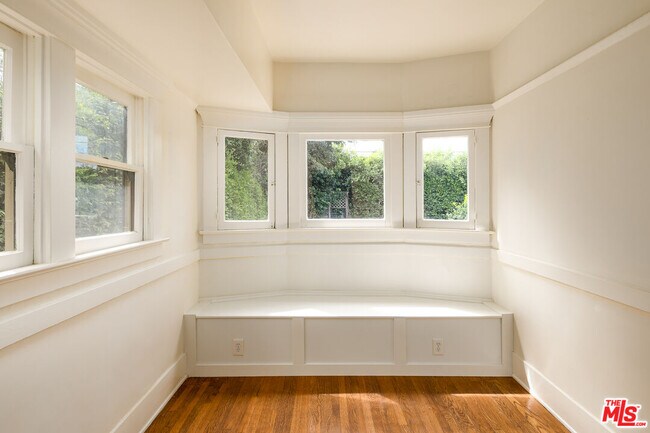 Building Photo - 2332 W 31st St