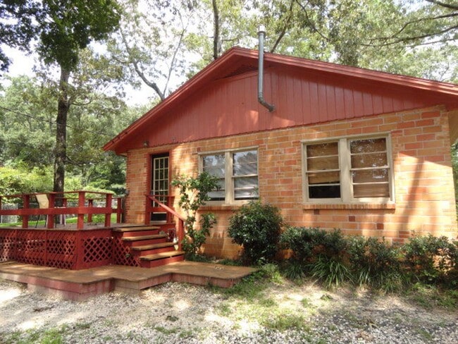 Building Photo - 2 Bedroom Charmer in Old Daphne