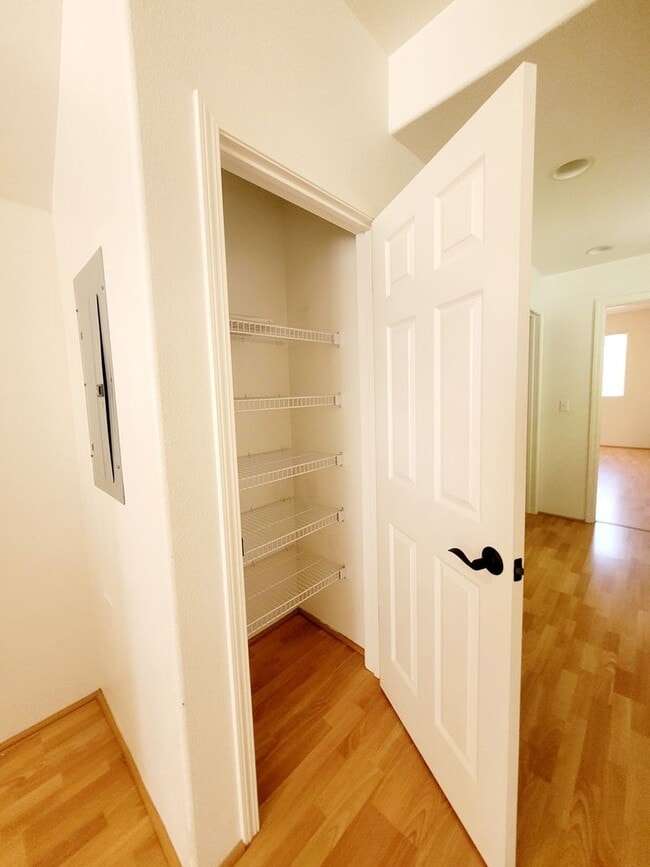 Building Photo - AVAILABLE | Hawaii Kai: 3 Bedroom,2.5 Bathroom Townhome w/AC & Attached Garage |  | Features: In ...
