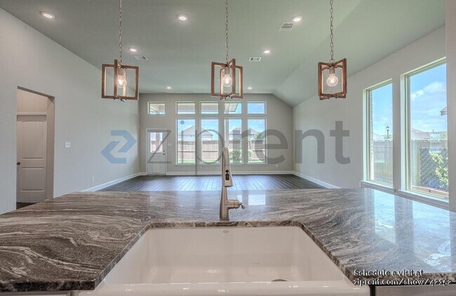 Building Photo - 18818 Lake Ridge Dr