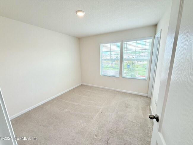 Building Photo - 523 Spanish Oaks Way