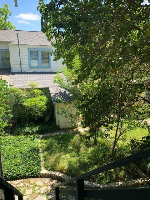 Building Photo - 906 W 22nd St