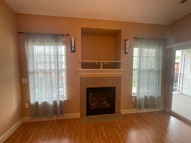 Building Photo - AVAILABLE NOW!!!  Beautiful 2 bedroom, 2 b...
