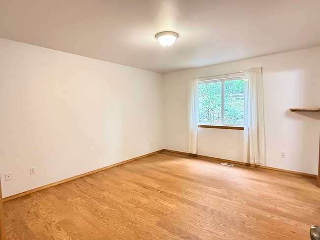 Building Photo - Rare First-Time Rental | Spacious 5BR + Office Cul-de-Sac Home Backing to Nature