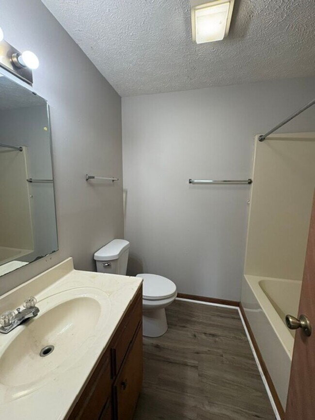Building Photo - 40 Yarber St