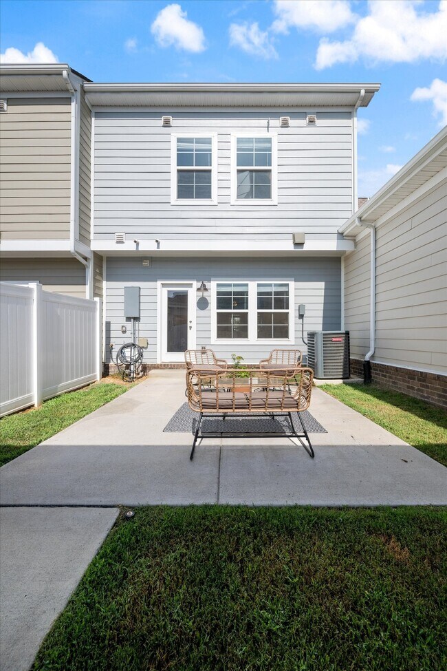 Building Photo - 3255 Tasker Dr