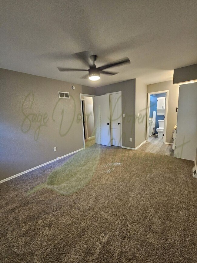 Building Photo - BEAUTIFUL UPDATES!!