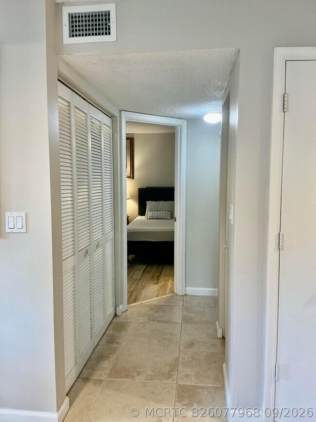 Building Photo - 1125 Crystal Way