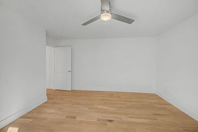 Building Photo - Stunning 5BR/3.5BA historic home located near Hillsboro Village!