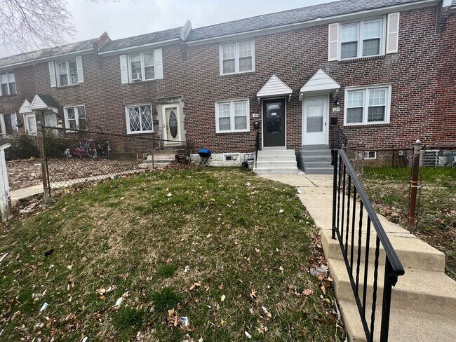 Building Photo - Classic 3 Bedroom with Washer/Dryer | Ches...