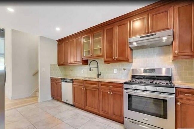 Building Photo - 22 Greentree Terrace