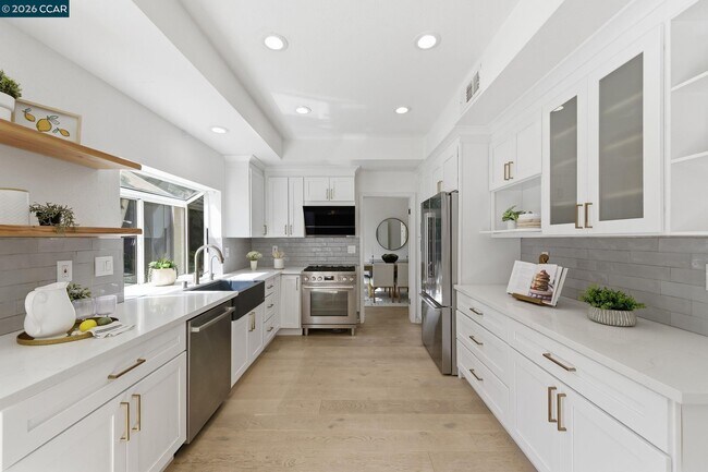 Building Photo - 601 Ambience Way